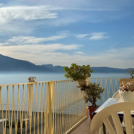 Mira Mare Capri * Torre Annunziata